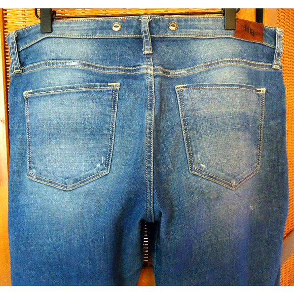 Holding Horses Anthropologie Destressed Boyfriend Cropped Jeans Size 30 - Picture 7 of 11